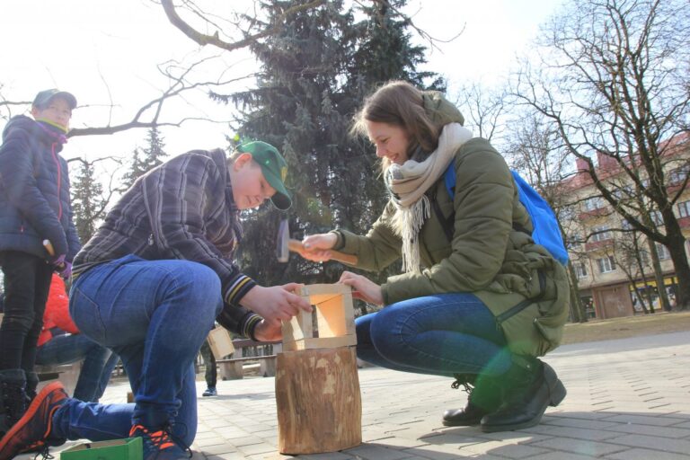 Jaunųjų miško bičiulių būrelio „Miško meistreliai“ nariai kviečia panevėžiečius į smagią popietę.