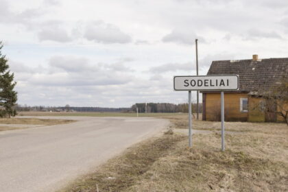 Vaizdingomis apylinkėmis garsėjančioje Karsakiškio seniūnijoje ir kaimų pavadinimai skambūs bei prasmingi.