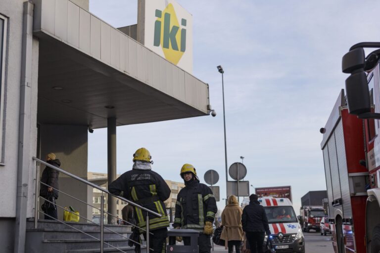 Paaiškėjo, kad ketvirtadienio vakarą prekybos centre “Iki” kilusio gaisro priežastys – tyčinis padegimas. Policija pradėjo tyrimą.