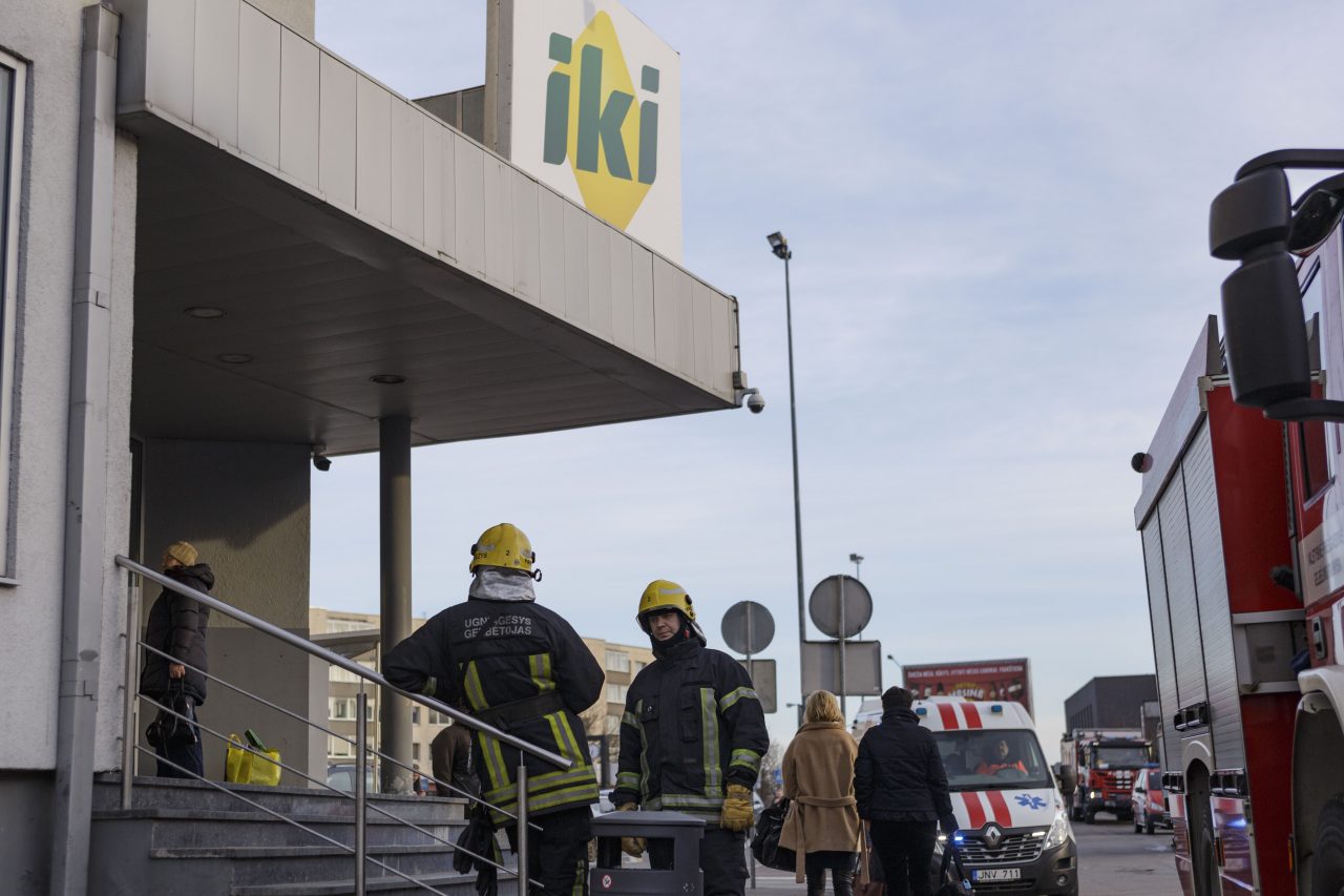 Paaiškėjo, kad ketvirtadienio vakarą prekybos centre “Iki” kilusio gaisro priežastys – tyčinis padegimas. Policija pradėjo tyrimą.