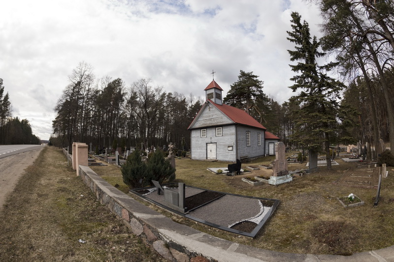 Palaukių koplyčia gausų būrį tikinčiųjų sutraukia per Šv. Pranciškaus Asyžiečio atlaidus. M. GARUCKO nuotr.