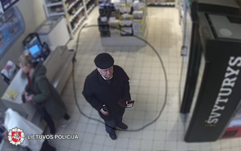 2019-04-06 14.40 val. Panevėžyje, Žemaičių g., iš parduotuvės nenustatytas asmuo pavogė alkoholinio gėrimo butelį. Nuostolis – 4,19 eurai.