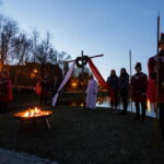 Didžiojo penktadienio vakarą Kryžiaus kelio eisena Senvagėje rengiama nuo 2015-ųjų. M. GARUCKO nuotr.