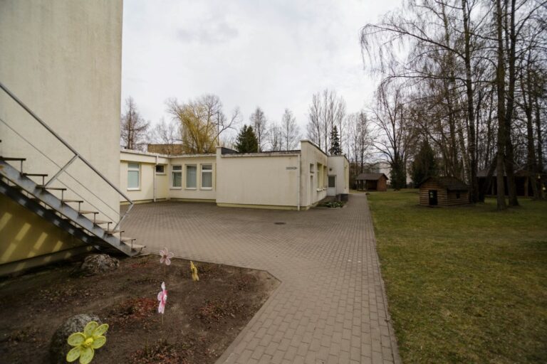 Panevėžyje dėl koronaviruso infekcijos pradėjus prevenciškai tirti sveikatos priežiūros specialistus, socialinių globos įstaigų darbuotojus, patvirtintas naujas susirgimo atvejis.