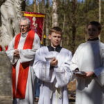 Panevėžiečiai Kryžiaus kelią tradiciškai pradėjo Berčiūnuose. M. GARUCKO nuotr.