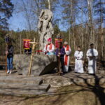 Panevėžiečiai Kryžiaus kelią tradiciškai pradėjo Berčiūnuose. M. GARUCKO nuotr.