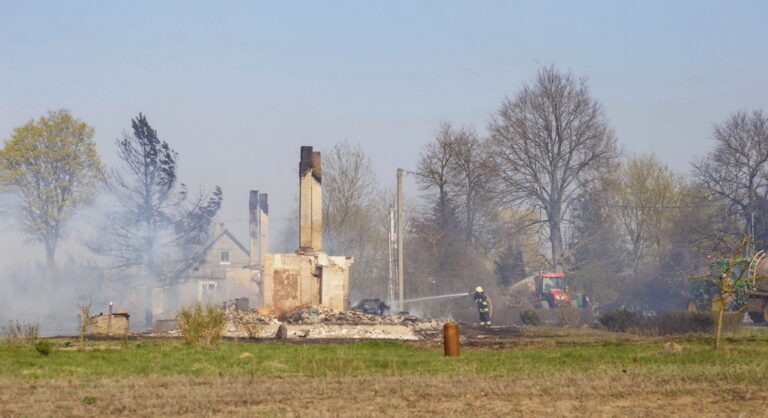 Milžiniškas gaisras Krekenavos seniūnijoje.