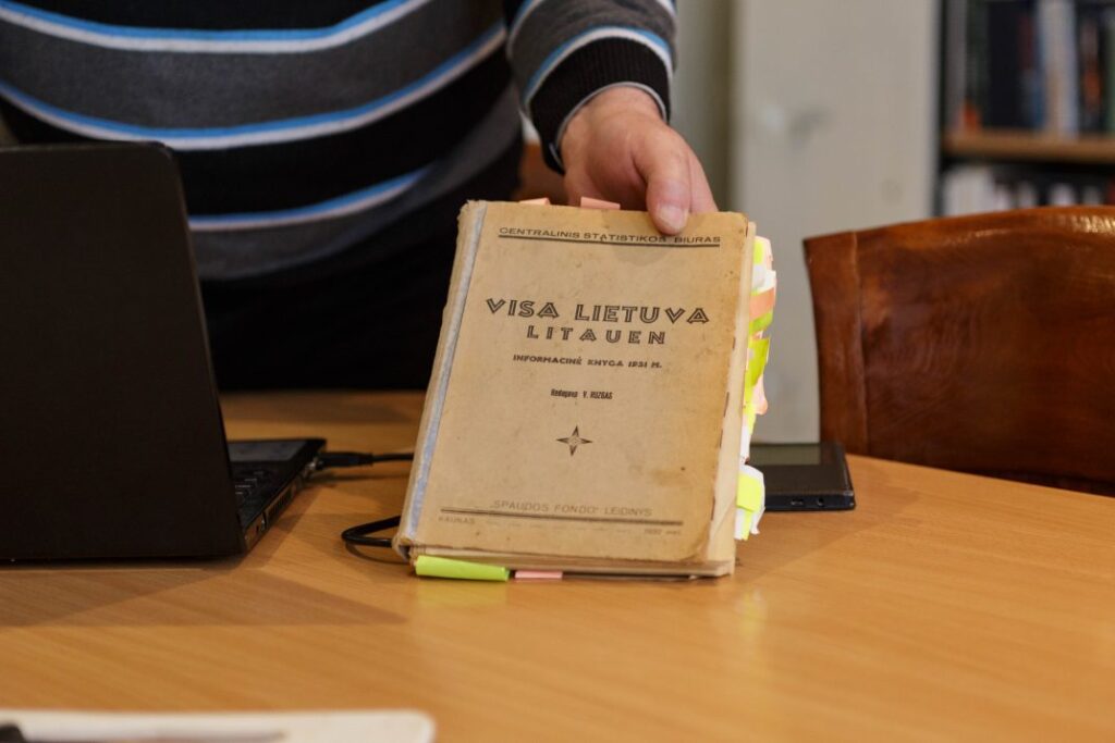 Panevėžio istorijoje itin ryškų pėdsaką palikusi žydų tauta, net ir istorinių kataklizmų išblaškyta po pasaulį, nepamiršo pradžią davusio miesto. Ne vienas emigravęs žydų tautybės panevėžietis garsino Panevėžį, o dabar jų palikuoniai atvyksta į Aukštaitijos sostinę ieškoti kadaise čia gyvenusių, dirbusių, kūrusių tėvų, senelių pėdsakų.