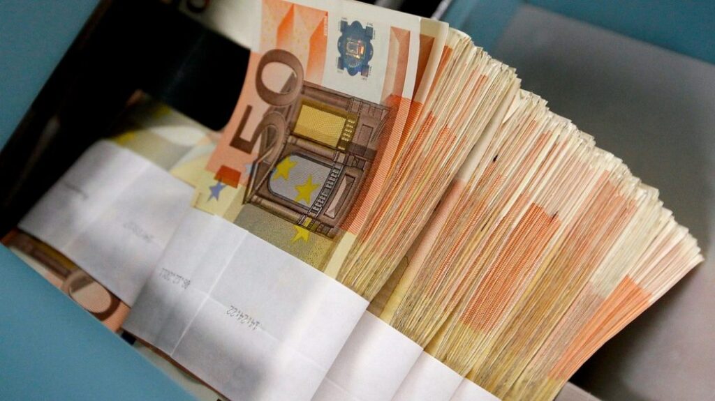 Panevėžio savivaldybė 12 000 Eur padalijo 26 nevyriausybinių organizacijų projektams.