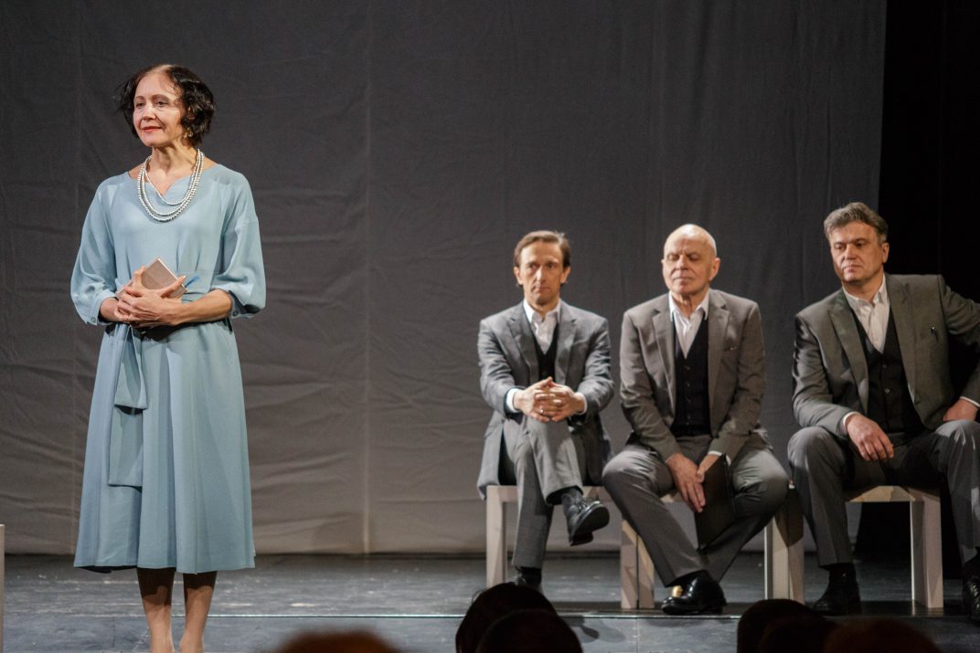 Kiekvieną pavasarį Panevėžio teatro „Menas“ scenoje atgimstantis Kamerinių spektaklių festivalis šįmet mini jaunatviškos brandos – penkiolikos metų sukaktį. Kiek daugiau nei per savaitę teatro gerbėjai galės pamatyti dešimt spektaklių, kuriuos pristatys kūrėjai iš visos Lietuvos.