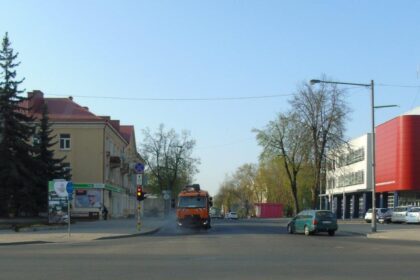 Siekdama sumažinti padidėjusią oro taršą, Panevėžio miesto savivaldybė nurodė AB „Panevėžio specialus autotransportas“ laistyti gatves. Tai bus daroma penktadienį ir šeštadienį – balandžio 26–27 d.