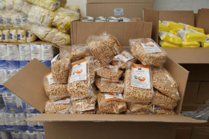 Panevėžio rajone šią savaitę tęsiamas prieš šv. Velykas pradėtas maisto produktų dalijimas iš Europos pagalbos labiausiai skurstantiems asmenims fondo.