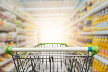 Kai kuriems prekybos tinklams ketinant dirbti pirmąją Velykų dieną, kai kurie Seimo nariai žada grįžti prie įstatymo pataisų, uždraudžiant jiems dirbti per šventes ir kai kuriais sekmadieniais.