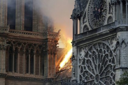 Viso pasaulio dėmesį prikaustęs vieno lankomiausių Prancūzijos objektų – Dievo Motinos katedros gaisras nepaliko abejingų ir Lietuvoje. Kelis dešimtmečius Paryžiuje gyvenusios Panevėžio garbės pilietės, J. Masiulio knygyno savininkės Karolinos Masiulytės-Paliulienės įsitikinimu, šis gaisras – savotiškas įspėjimas ir pamoka visam krikščioniškajam pasauliui.