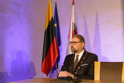 Panevėžio apylinkės teismas iš dalies tenkino prokuratūros prašymą ir nušalino įtariamąjį Rytį Mykolą Račkauską nuo Panevėžio miesto mero pareigų 1 mėnesiui (nuo sausio 20 d. iki vasario 20 d.).