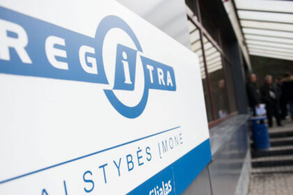 Nuo balandžio, užsisakius naują vairuotojo pažymėjimą, „Regitrai“ nebereikia grąžinti senojo dokumento. Būtent ši naujovė nuo gegužės leido žymiai – net perpus – atpiginti vairuotojo pažymėjimo pristatymo į namus paslaugą. Tikimasi, kad vairuotojo pažymėjimo užsakymas internetu taps dar patrauklesne galimybe klientams.