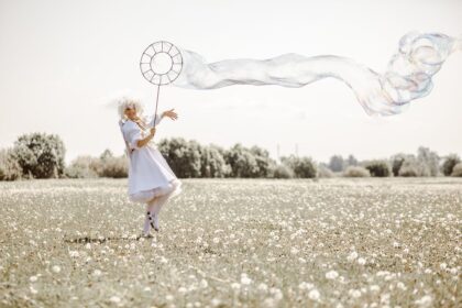 2017-ųjų Kalėdas 34 metų panevėžietė Rūta Vindelskytė atsimins visą gyvenimą. Šventinės linksmybės tą kartą jaunai moteriai kainavo labai daug, tačiau atnešė ne ką mažiau – suvokimą, jog daugiau gyventi lydima alkoholiu atskiestos pseudorealybės ji nebenori.