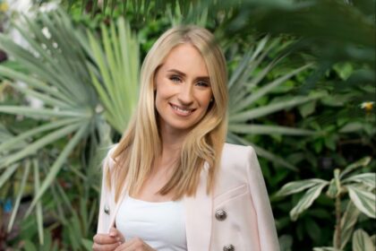 Kipro saloje išskirtinai lietuviams vestuves organizuojanti panevėžietė Onutė Simonavičiūtė pastebi, jog tautiečiai vis labiau tampa pasaulietiški ir ilgametes tradicijas palieka nuošalėje.