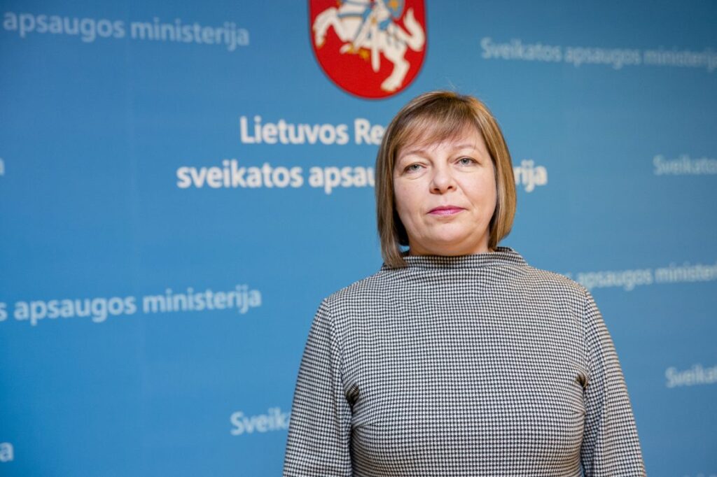 Dažnas po operacijos sveikstantis pacientas su maišeliu rankose ar vokeliu kišenėje, norėdamas padėkoti, užsuka į jį operavusio gydytojo kabinetą. Retas žino, kad tokia padėkos forma yra kyšis, ir net nepagalvoja apie kitus padėkos būdus, kurie neverstų jaustis nejaukiai, nežeistų ir nežemintų mediko, kai jam svarbiausia – gerai pavykusi operacija ir sveikstantis pacientas. Tad ar tikrai vis dar reikia nešti gydytojams dovanas, o galbūt galima atsidėkoti oficialiu būdu?