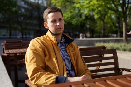 Diasporos subūrimo idėja panevėžietis Daumantas Simėnas užsidegė dar prieš išvykdamas studijuoti į Jungtinę Karalystę, Notingemo universitetą. Visgi pasąmonėje užgimusį scenarijų keisti gimtojo miesto veidą jis įgyvendino grįžęs – 2015-ųjų pradžioje subūręs jau ketvirtus metus veikiančią alumnų asociaciją „City alumni Panevėžys“.