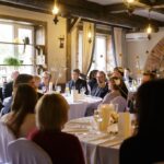 Jau penktą kartą Panevėžio meras Rytis Mykolas Račkauskas prie pusryčių stalo bendrai maldai pakvietė dvasininkus bei politikos, kultūros, verslo, švietimo ir kitų sričių atstovus. Vienas svarbiausių praėjusių metų Lietuvos įvykių – popiežiaus Pranciškaus vizitas – tapo gilių apmąstymų ir diskusijų šerdimi.