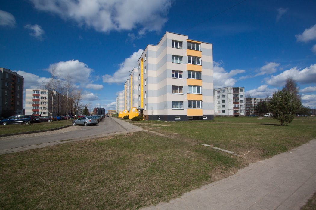 Lietuvoje per pirmus keturis šių metų mėnesius pirkimo-pardavimo sandoriais perleista 39,5 tūkst. nekilnojamojo turto (NT) objektų, arba 8 proc. daugiau nei per praėjusių metų tą patį laikotarpį (36,6 tūkst.), o didmiesčiuose sparčiai auga butų pardavimai.