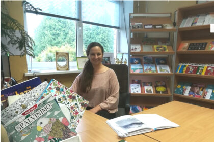 Panevėžio regiono bibliotekų darbuotojų Metų nominacijos „Ad astra“ laureate šiemet paskelbta ir Panevėžio r. Naujamiesčio gimnazijos bibliotekininkė Laura Šinkūnienė. Ji Panevėžio regiono mokyklų bibliotekų (išskyrus aukštąsias) kategorijoje įvertinta už skaitymo skatinimo iniciatyvas, ryškų indėlį į mokyklos bendruomenės telkimą, gebėjimą mokyklos biblioteką paversti ne tik skaitymo, bet ir turiningo bendravimo erdve, kūrybišką informacinių technologijų panaudojimą bibliotekos edukacinėje veikloje, šiuolaikiškumą, inovatyvumą ir veiklumą profesinėje sferoje.