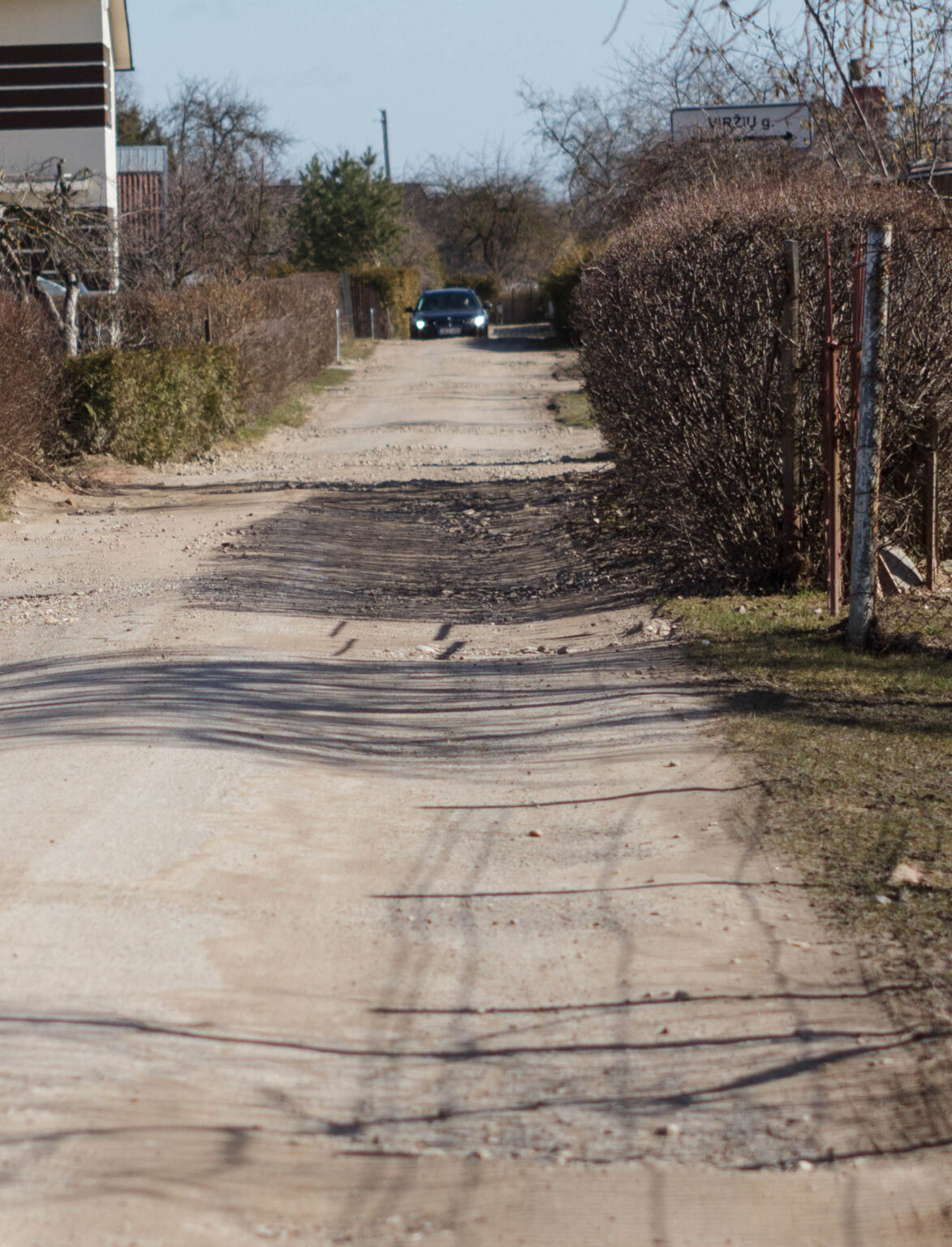 Seimas linksta savivaldybėms perduoti rūpintis sodų bendrijų keliais, geriamojo vandens bei nuotekų infrastruktūra.