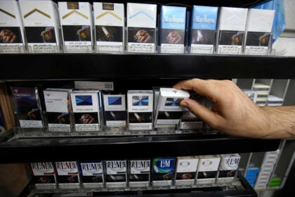 Siekiant mažinti priklausomybę nuo tabako ir jo sukeliamą žalą sveikatai, sveikatos apsaugos ministras, Seimo narys Aurelijus Veryga įregistravo siūlymą, kad nuo kitų metų gegužės apie galimybę įsigyti tabako gaminius prekybos vietose bylotų tik specialūs užrašai, o patys gaminiai nebebūtų matomi.