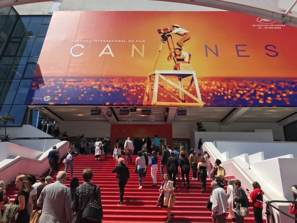 Šių metų gegužės 14−25 dienomis kino centro „Garsas“ vadovė Genė Pučinskienė ir kino programų koordinatorė Kornelija Norkevičiūtė vyko į 62-ąjį tarptautinį Kanų kino festivalį Prancūzijoje. Ši komandiruotė buvo finansuojama iš prestižinės kino teatrų asociacijos „Europa Cinemas“, vienijančios nekomercinius kino teatrus Europoje, skiriamų lėšų.