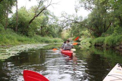 Vasaros sezonu Lietuvos upėmis pasileidžia baidarių entuziastai. O Panevėžyje ši pramoga įgavo dar daugiau ekstremalių pojūčių – pamojuoti irklais vandens sporto mėgėjai kviečiami net ir naktį.