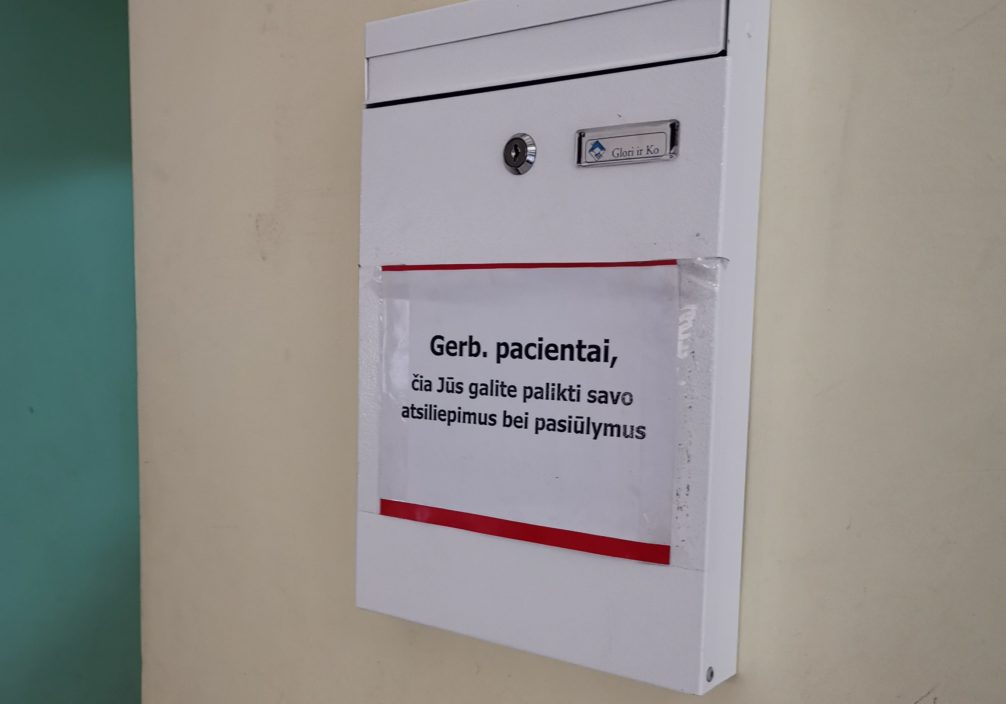 Geras žodis saldesnis ir už šokoladą, bet lietuviai vis dar labiau renkasi pastarąjį eidami pas medikus. Korupcijos prevencijos akciją neseniai vykdžiusios Panevėžio miesto medicinos įstaigos pasiūlė vietoje kyšio parašyti sveikinimą gydytojui – rezultatai nustebino.