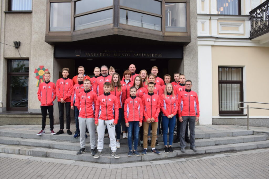 Šiandien Panevėžio miesto savivaldybėje į tarptautines vaikų žaidynes Ufoje (Rusija) išlydėta miesto sportininkų delegacija.