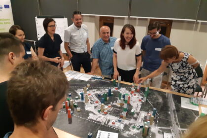 Panevėžyje vyko specialistų mokymai „Apleistų teritorijų transformacijos modeliai – gerieji ir blogieji pavyzdžiai”. Tai viena iš 2014–2020 m. Interreg V-A Latvijos ir Lietuvos bendradarbiavimo per sieną programos projekto „Transformacija iš apleistų erdvių į išpuoselėtas“ Trans-form LLI-386 veiklų. Dalyvavo projekto partneriai iš Lietuvos ir Latvijos – Panevėžio ir Visagino savivaldybių, Euroregiono „Ežerų kraštas“ Latvijos biuro, Rezeknės specialiosios ekonominės zonos, Rezeknės, Daugpilio, Kraslavos savivaldybių.