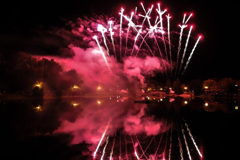 Triatlono fiestą Panevėžyje griausmingai užbaigė unikalus reginys danguje. Pasaulio dvigubo ultratriatlono čempionatą vainikavo Baltijos šalių fejerverkų festivalis.