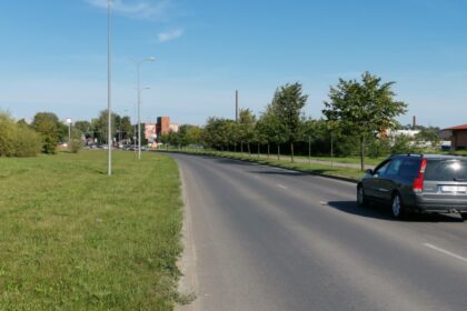 Pėsčiųjų saugumas – jų pačių reikalas – ironizuoja V. Alanto gatvės gyventojai, jau ne vienerius metus bandantys prisibelsti į Savivaldybę, kad ši įrengtų pėsčiųjų perėją.