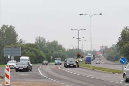 Lietuvos kelių policijos tarnybos Panevėžyje penktadienį surengtas reidas įrodė, jog miesto gatvėmis važinėja potencialūs nusikaltėliai. Vienas tokių per miestą skrido daugiau nei 100 km/h greičiu.