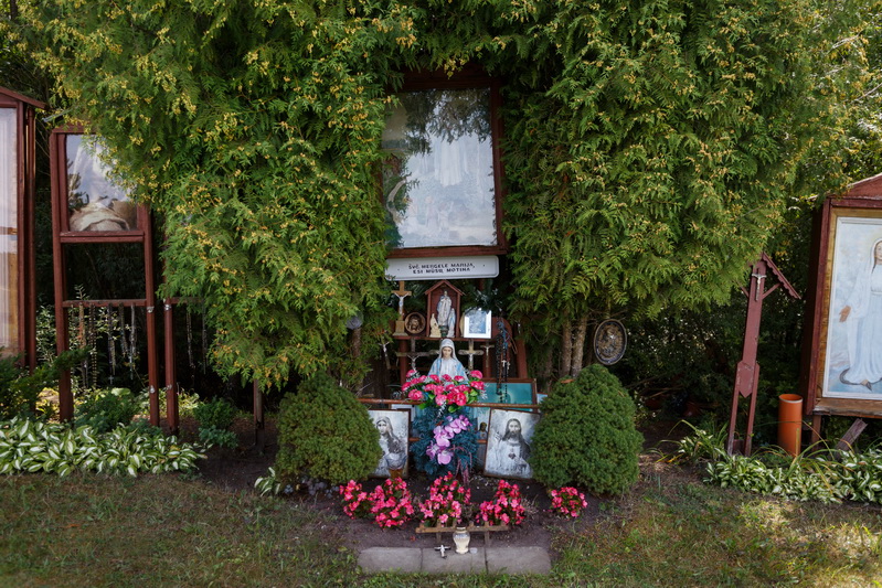 Laukuose netoli Maženių kaimo – viena iš Švč. Mergelės Marijos apsireiškimo vietų. M. GARUCKO nuotr. 