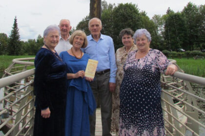 Auksines vestuves švenčiančią krašto šviesuolių, miežiškėnų Valerijos ir Juozo Bartulių šeimą aplankė ir Panevėžio rajono meras Povilas Žagunis, tęsdamas ilgametę tradiciją pasveikinti tokią garbingą sukaktį mininčias rajono šeimas.