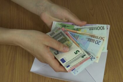 Dvi panevėžietės po svečių apsilankymo turėjo griebtis raminamųjų – moterys pasigedo nemenkų sumų. Vienai jų istorija baigėsi laimingai: pinigus rado dar tą pačią dieną.