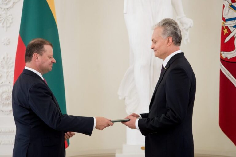 Prezidentas Gitanas Nausėda trečiadienį patvirtino Vyriausybę su trijų ministrų pasikeitimais.