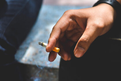 Vyriausybė trečiadienį nusprendė nepritarti Seime svarstomoms pataisoms, kuriomis būtų uždrausta rūkyti daugiabučių namų balkonuose, jeigu tam prieštarauja bent vienas gyventojas.