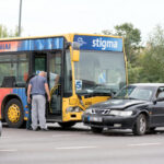 Panevėžio vienoje judriausių Klaipėdos ir Nemuno gatvių sankryžoje antradienio vidudienį eismą sutrikdė avarija.