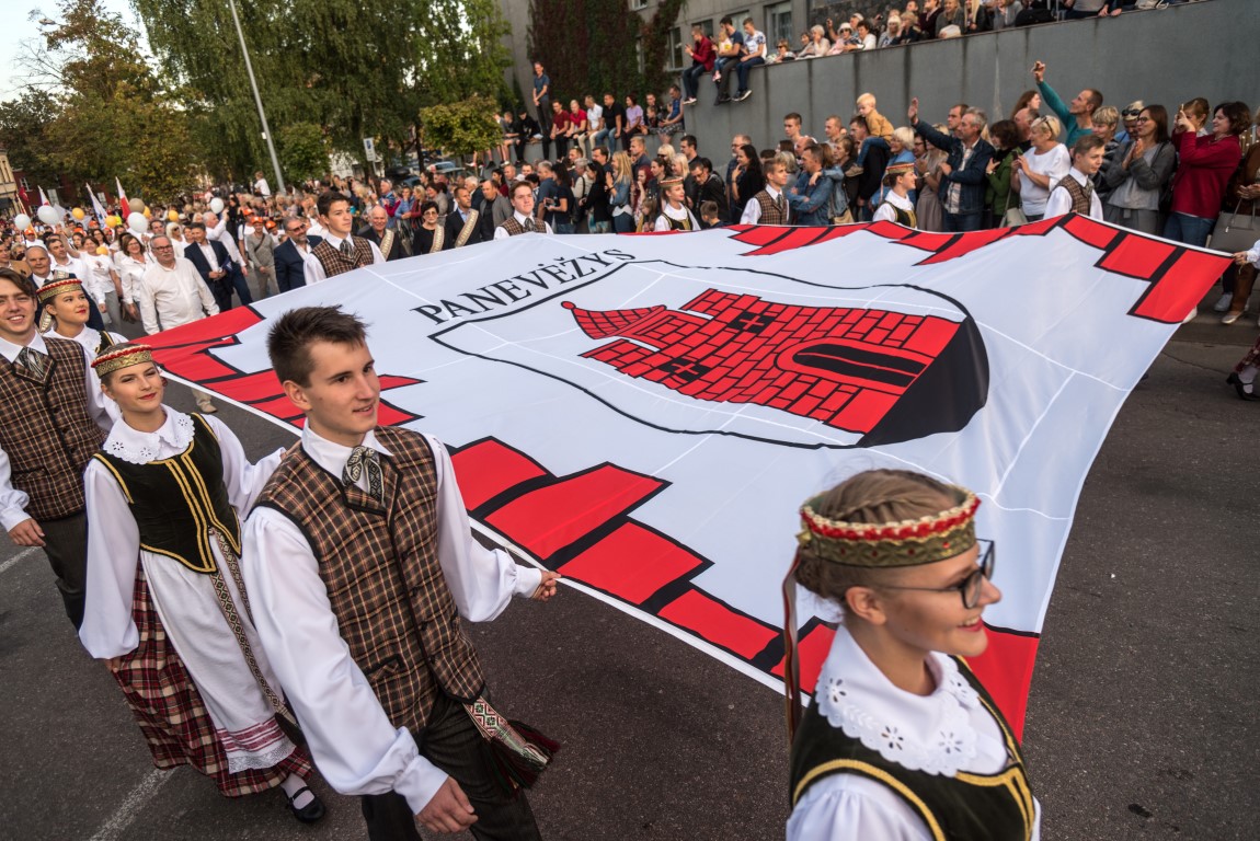 Tokio gimtadienio Panevėžys dar nematė. Skaičiuojama, kad vien SEL koncerte apsilankė daugiau nei dvidešimt tūkstančių žiūrovų. Grandiozinė trijų dienų šiųmetė fiesta kainavo tiek, kad šią sumą padalijus kiekvienam panevėžiečiui tektų ne daugiau nei po 1,5 euro. Šventiniuose renginiuose lankėsi ir įspūdžiais pasidalijo „Sekundės“ žurnalistai.