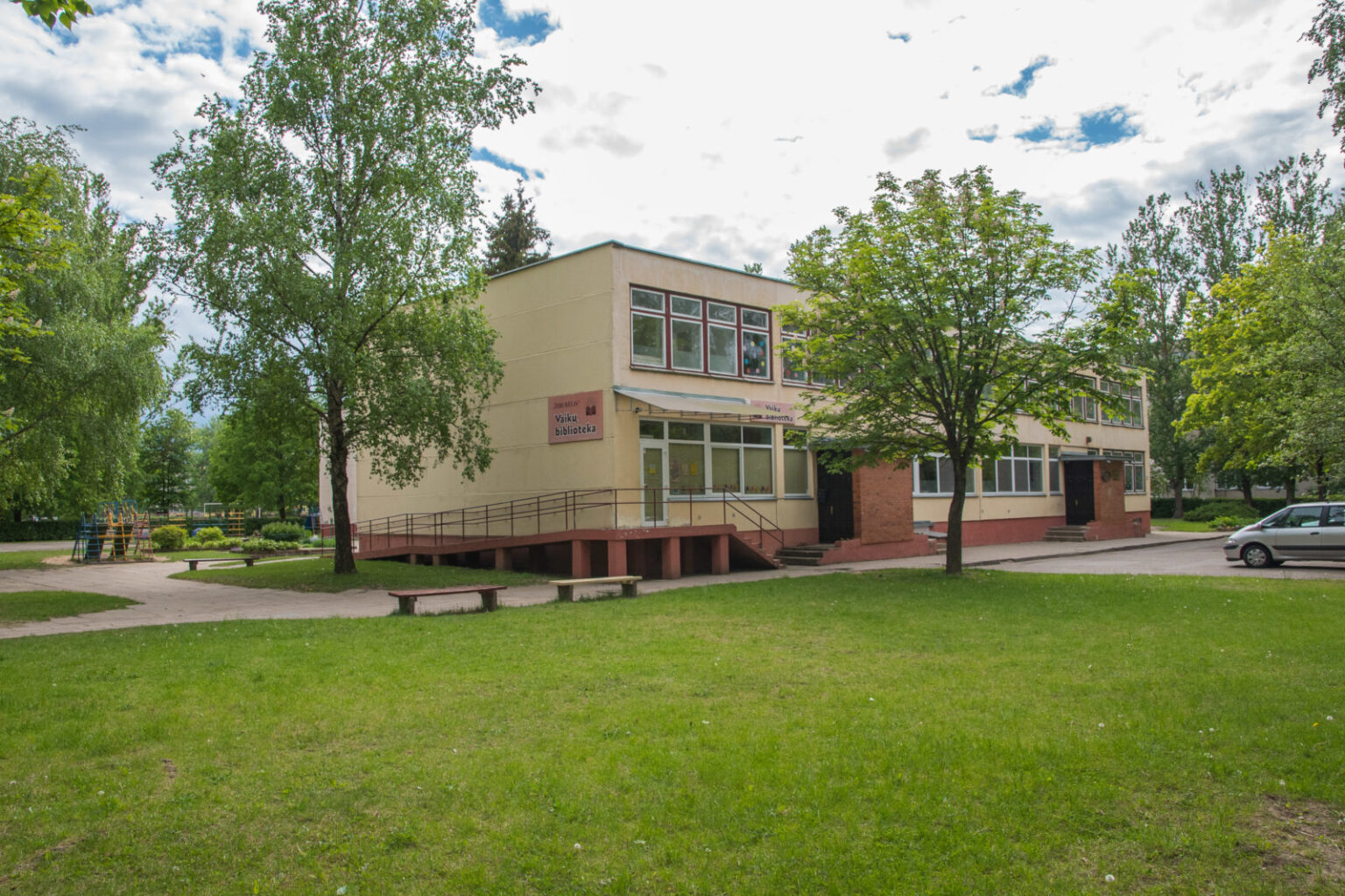 Panevėžio miesto savivaldybėje vyko konkursas į lopšelio-darželio „Rugelis“ direktorius. Jį laimėjo Justina Šaučiūnaitė.