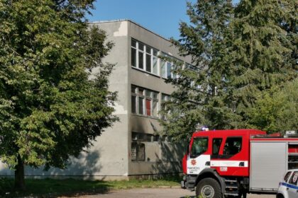 Trečiadienį, 10.33 val. Bendrajame pagalbos centre skubios pagalbos tarnybų telefono numeriu 112 gautas pranešimas apie tai, kad Panevėžio m. sav., Panevėžys, Staniūnų g. 80 dega atvira liepsna sandėlys su prekėmis.