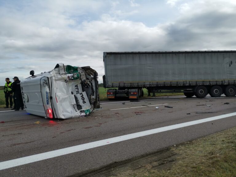Ketvirtadienio rytas Panevėžio rajone pažymėtas masine avarija – susidūrė penki automobiliai, tarp jų – policijos mikroautobusas.