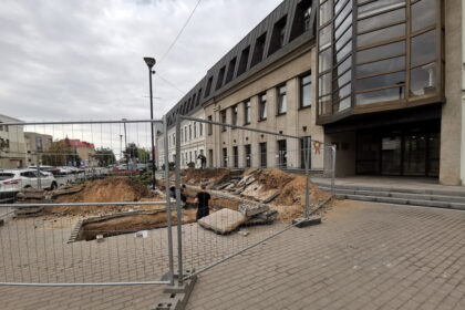 Archeologai toliau atveria senojo Panevėžio fragmentus rekonstruojamoje Laisvės aikštėje.