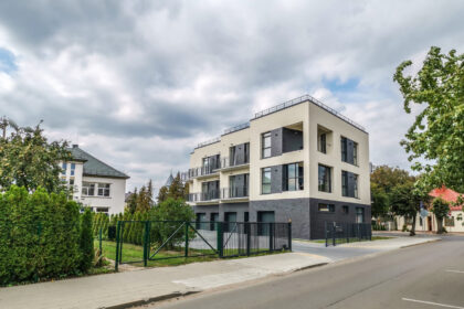 Ekonomiški, estetiškai patrauklūs, šiuolaikiški ir mažai energijos naudojantys A+ klasės daugiabučiai jau ir Panevėžyje tampa realybe. Nors tokie namai dėl kokybiškesnių medžiagų ir inovatyvių sprendimų reikalauja kiek didesnių pradinių investicijų, ilgalaikėje perspektyvoje jos užtikrintai atsiperka.