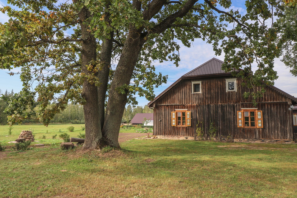 Tarp gausybės įdomių lietuviškų kaimų pavadinimų yra ir gyvenimo aplinkybių padiktuotų bei žaismingos, lakios vaizduotės pasiūlytų.